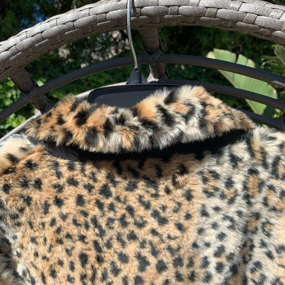 Beautiful & Fun Leopard Jacket - Picture 10 of 10